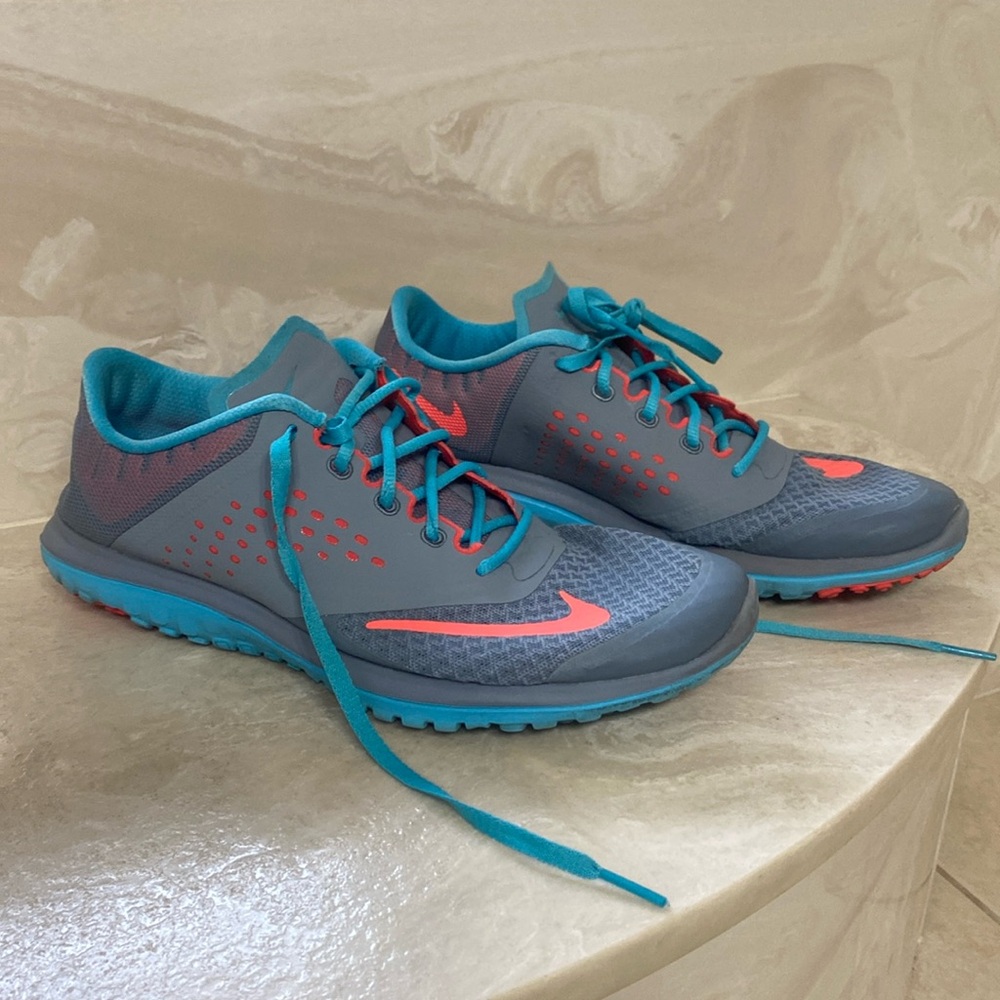 Women’s size 9 Nikes sneakers